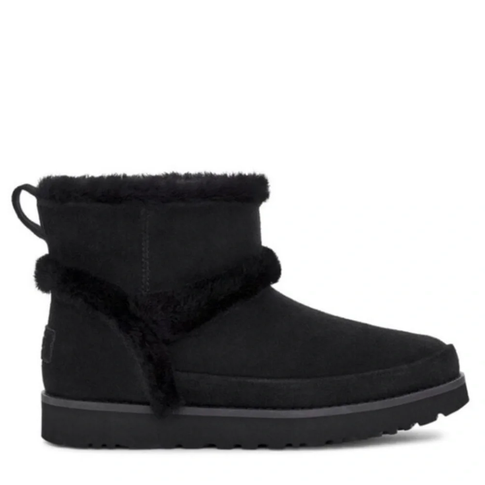 Ugg Mini Fluff Spill Seam Boot in Black